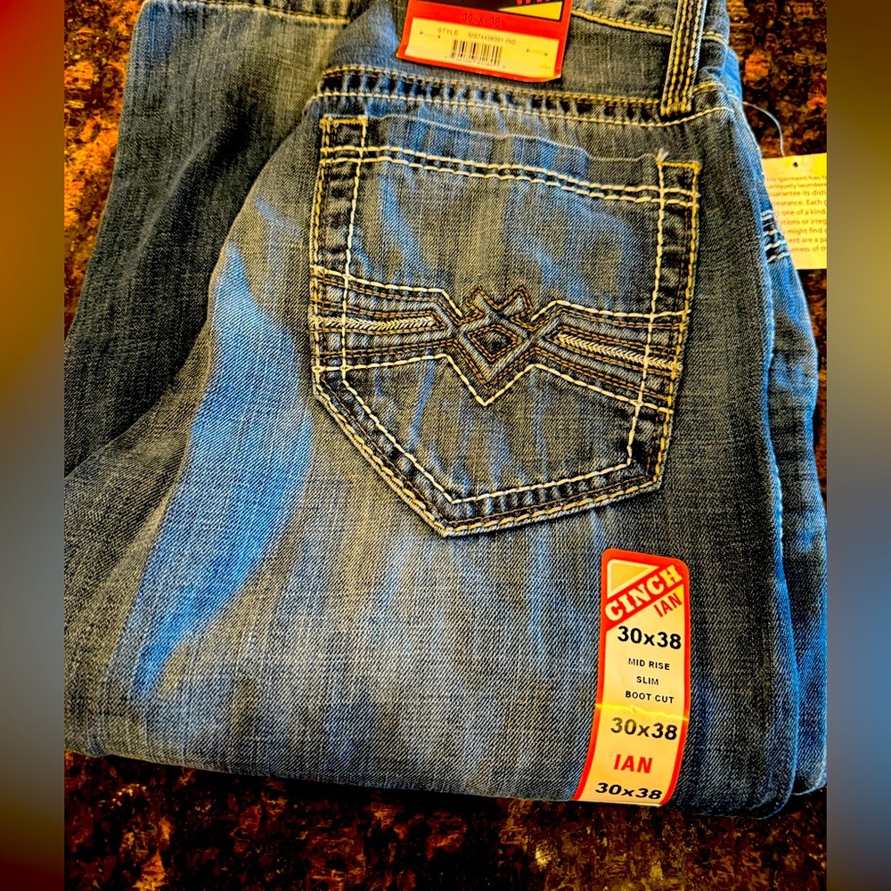 Men’s Size 30 x 36 CINCH Bootcut Jeans in style IAN.
